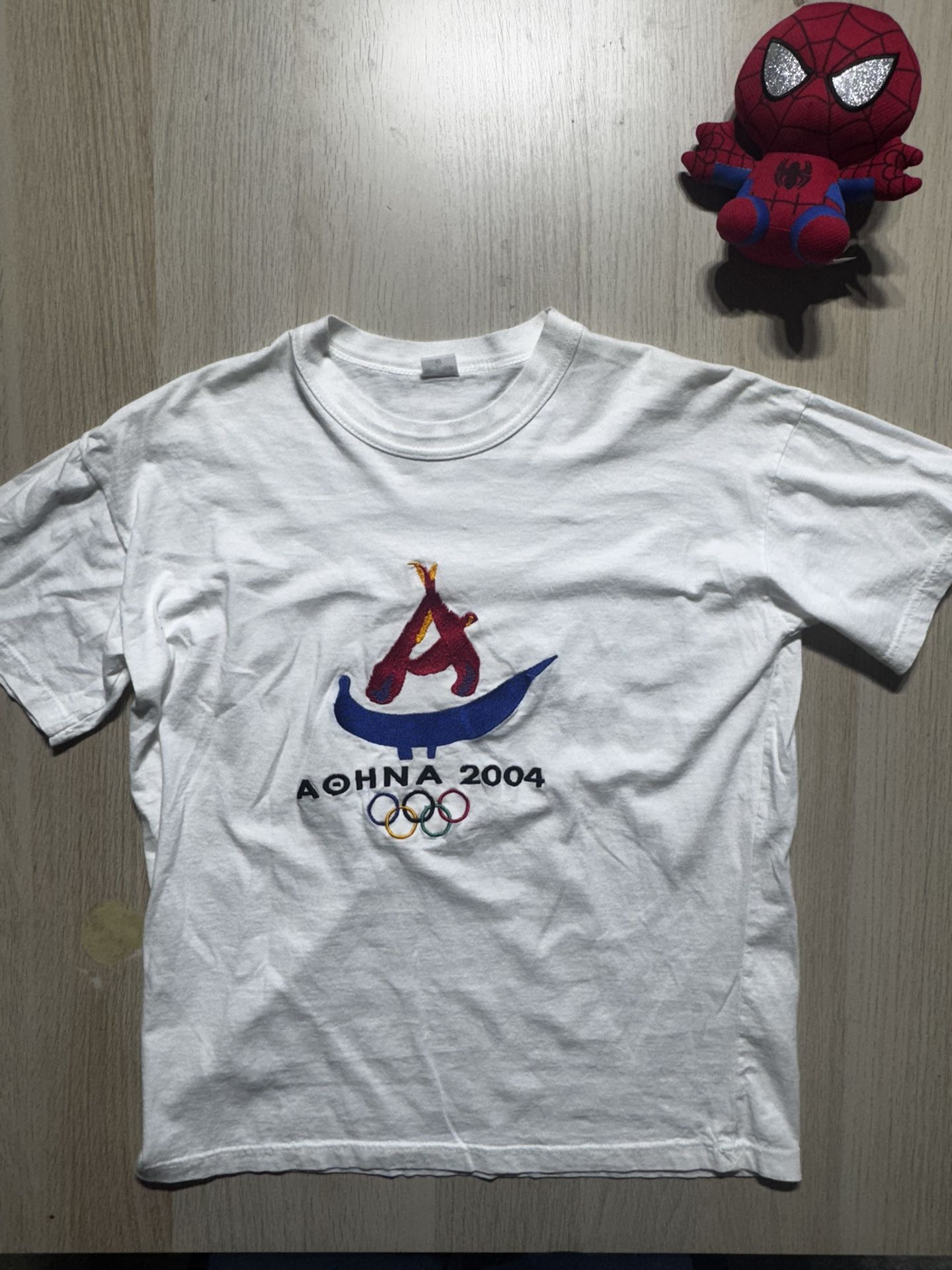 Vintage 2004 Olympics T-shirt (medium)