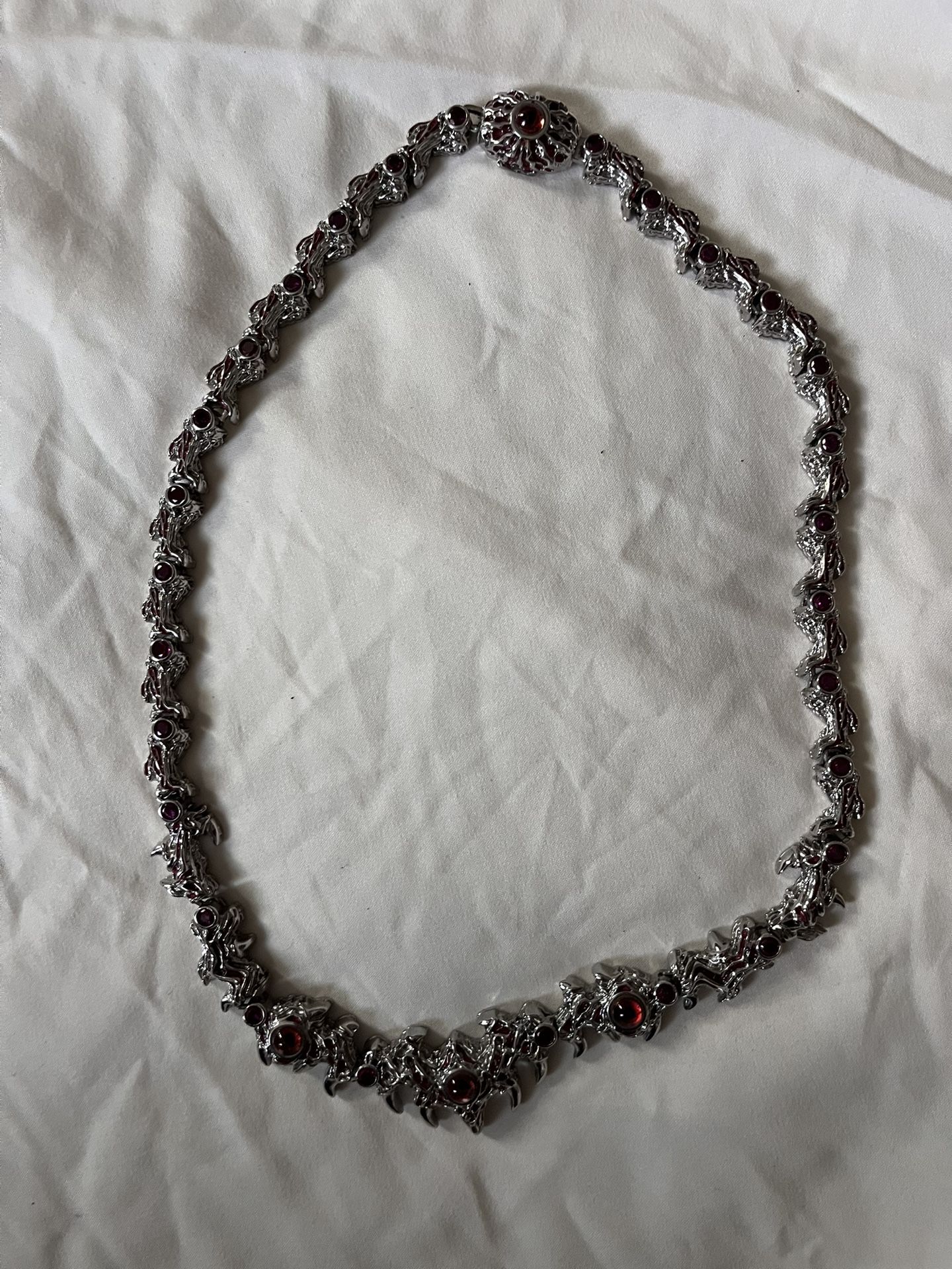 Silver Chain Ruby Eyes 20 Inches