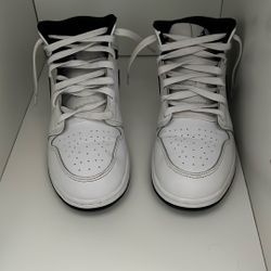 Jordan 1 Mid Reverse Panda Size 7y