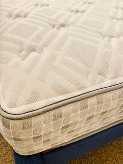 Serta Queen Mattress – Excellent Condition