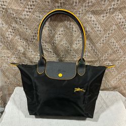 Perfect Longchamp medium shoulder bag