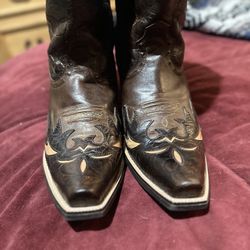 Ariat Dahlia women's western boots in full-grain, floral embossed leather