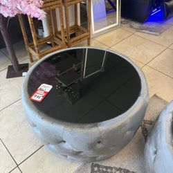 Brand New Round Coffee Table/Nueva mesa de centro redonda