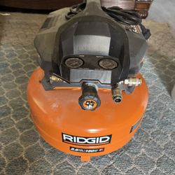Rigid 6 Gallon Compressor 