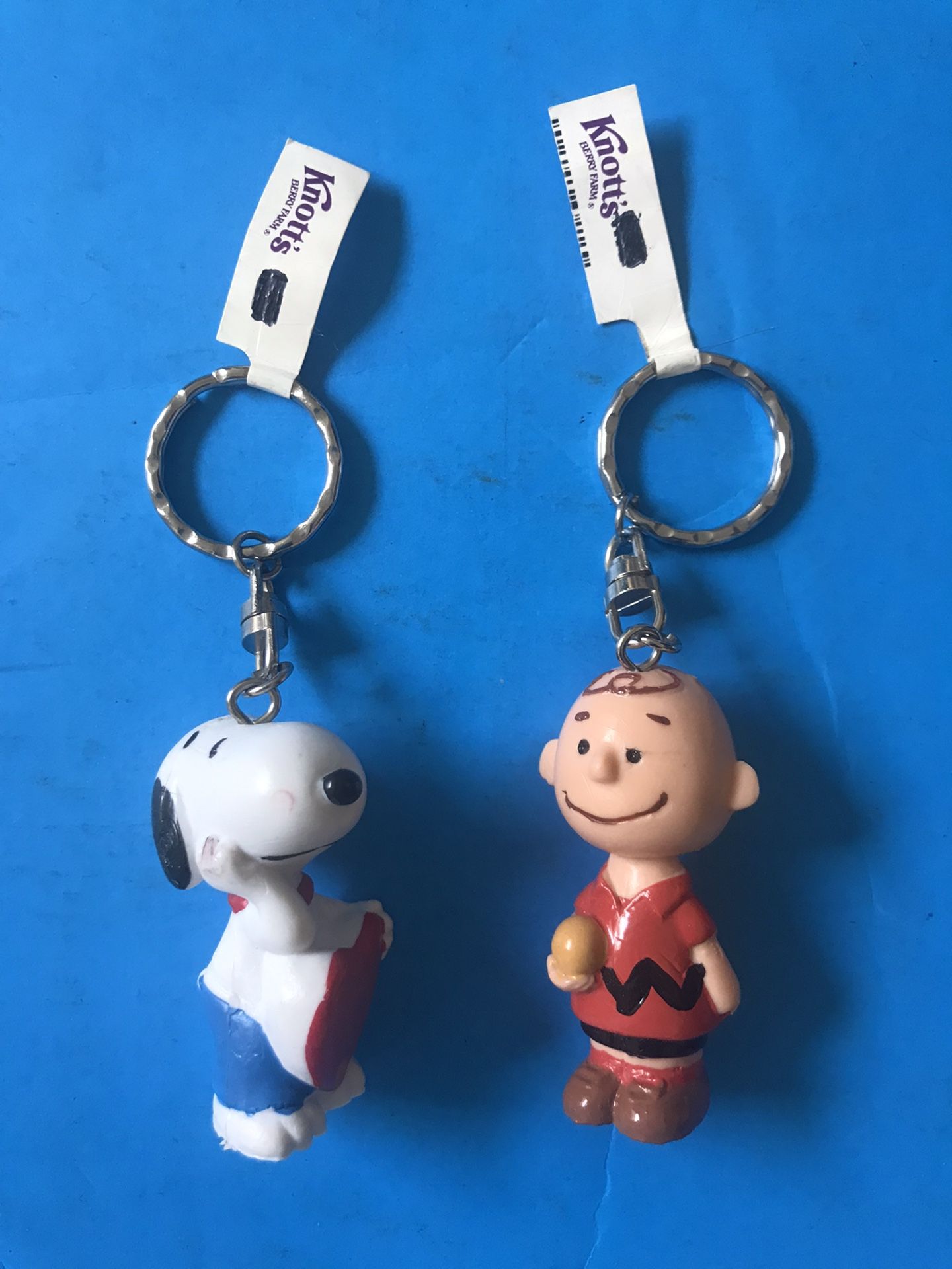 Vintage never used Knott's Berry Farm SNOOPY, CHARLIE BROWN key chain