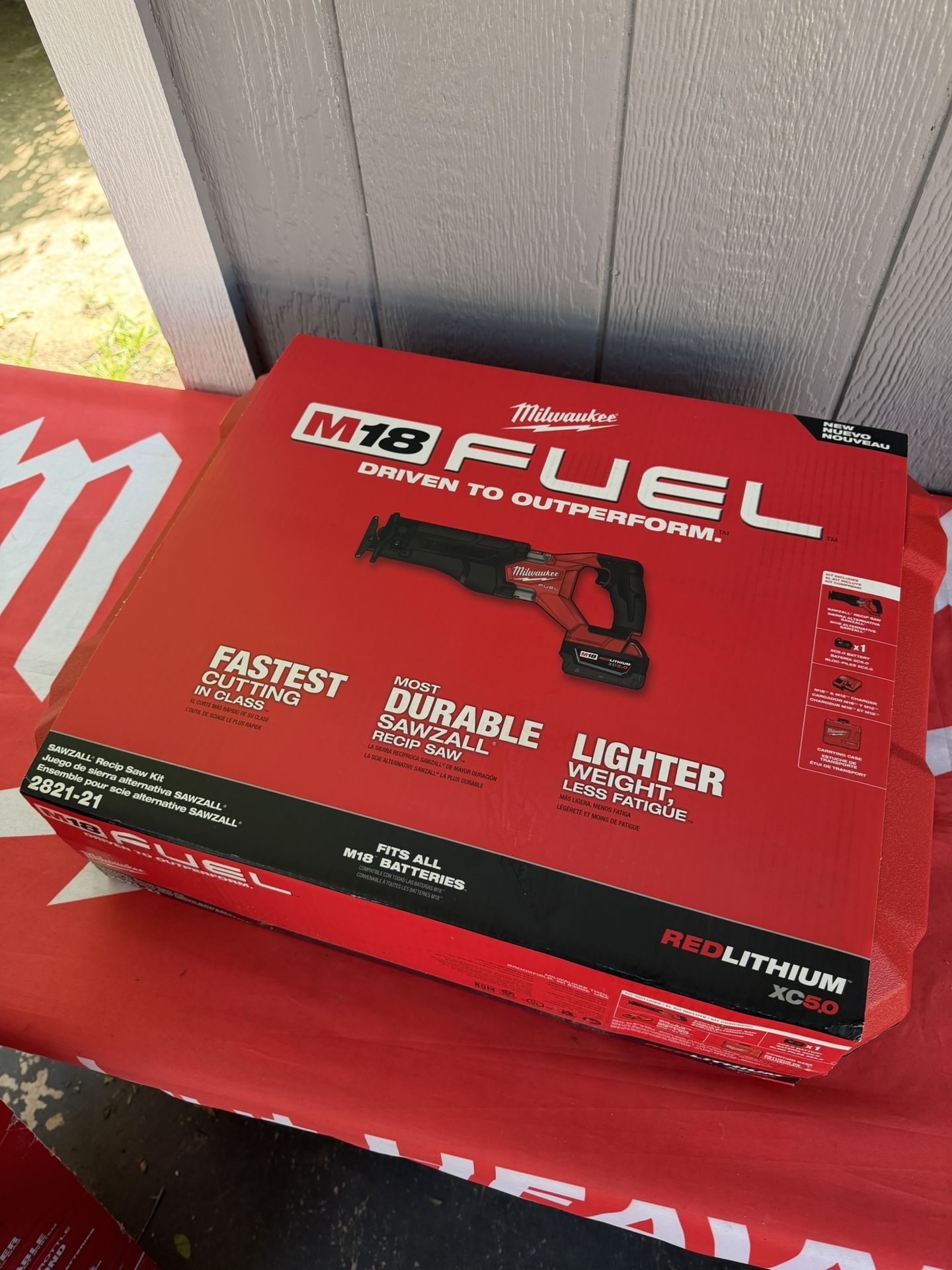 Milwaukee M18 FUEL 18V Lithium-Ion Brushless Cordless SAWZALL Reciprocating Saw Kit