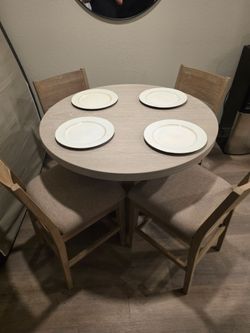 Beautiful Dining Table (4Chairs)