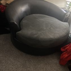 Swivel Barrel Chair