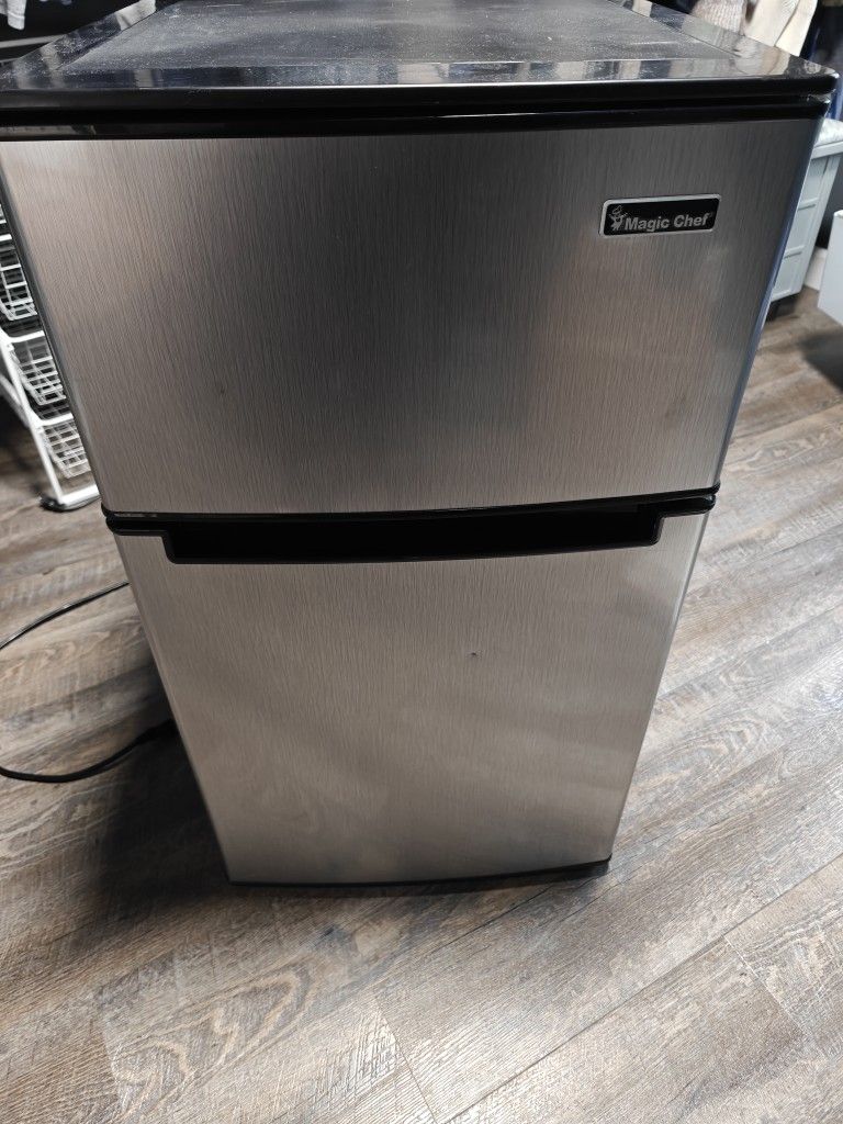 Magic Chef Mini Fridge
