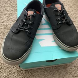 NIKE Size 6
