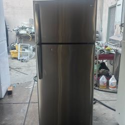 G E  14  Cubic Feet. 28 Inch Wide 