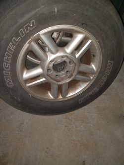 Ford Rims And Tires $19ĺ