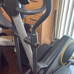 Gold gym Elliptical stride Trianer350
