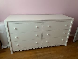Scallop Dresser