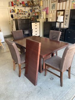 Table with extension and 4 chairs