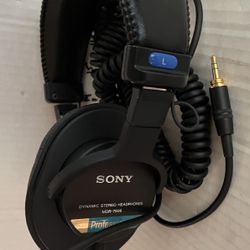 Sony MDR-7506 Professional Dynamic Stereo Headphones