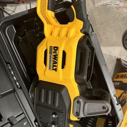 DEWALT 60V MAX Brushless Cordless 20" CHAINSAW (DCCS677B) (TOOL-ONLY)