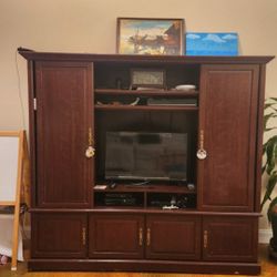 Entertainment Center/TV Stand