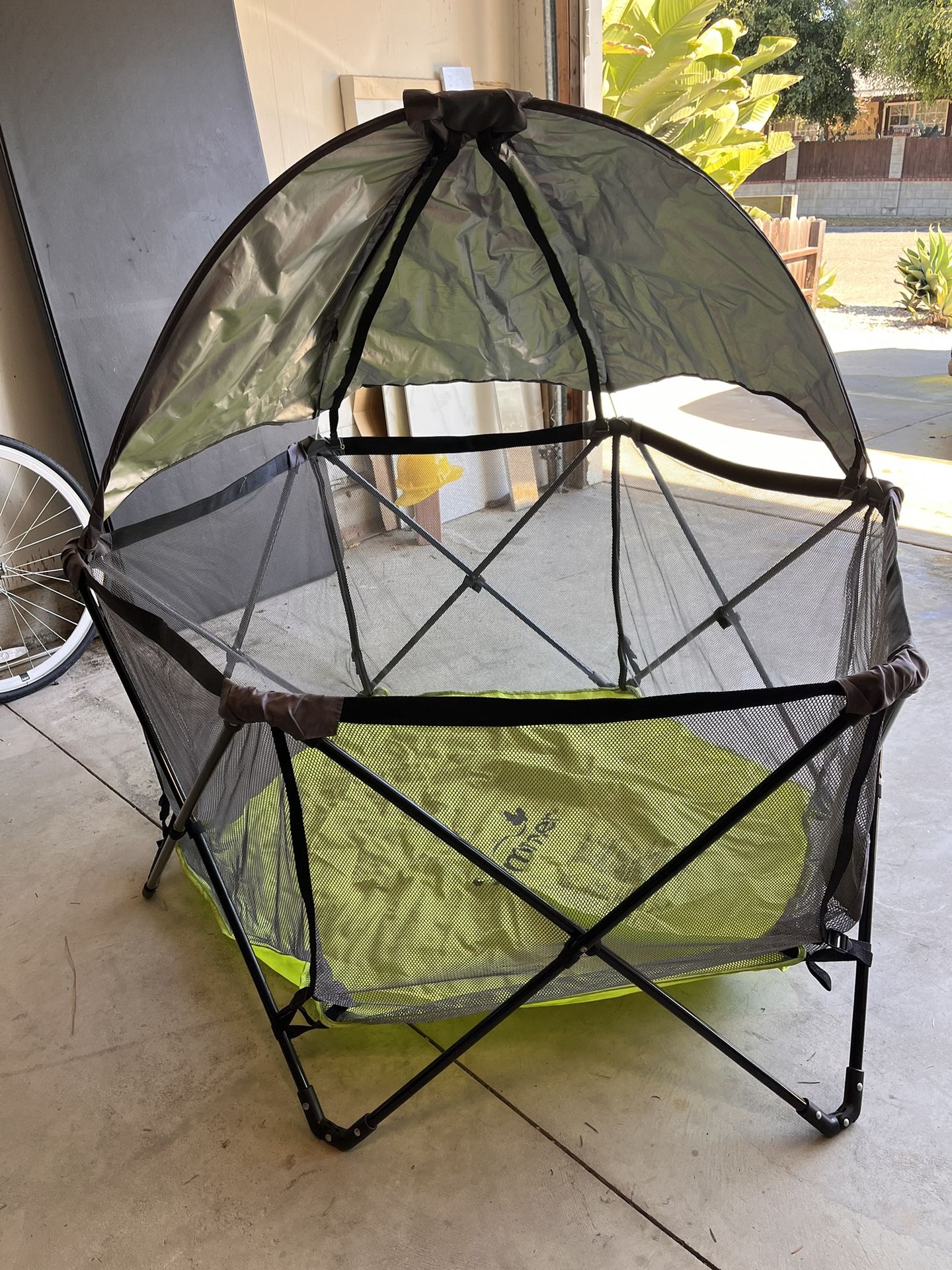 SUMMER Playpen with shade cover