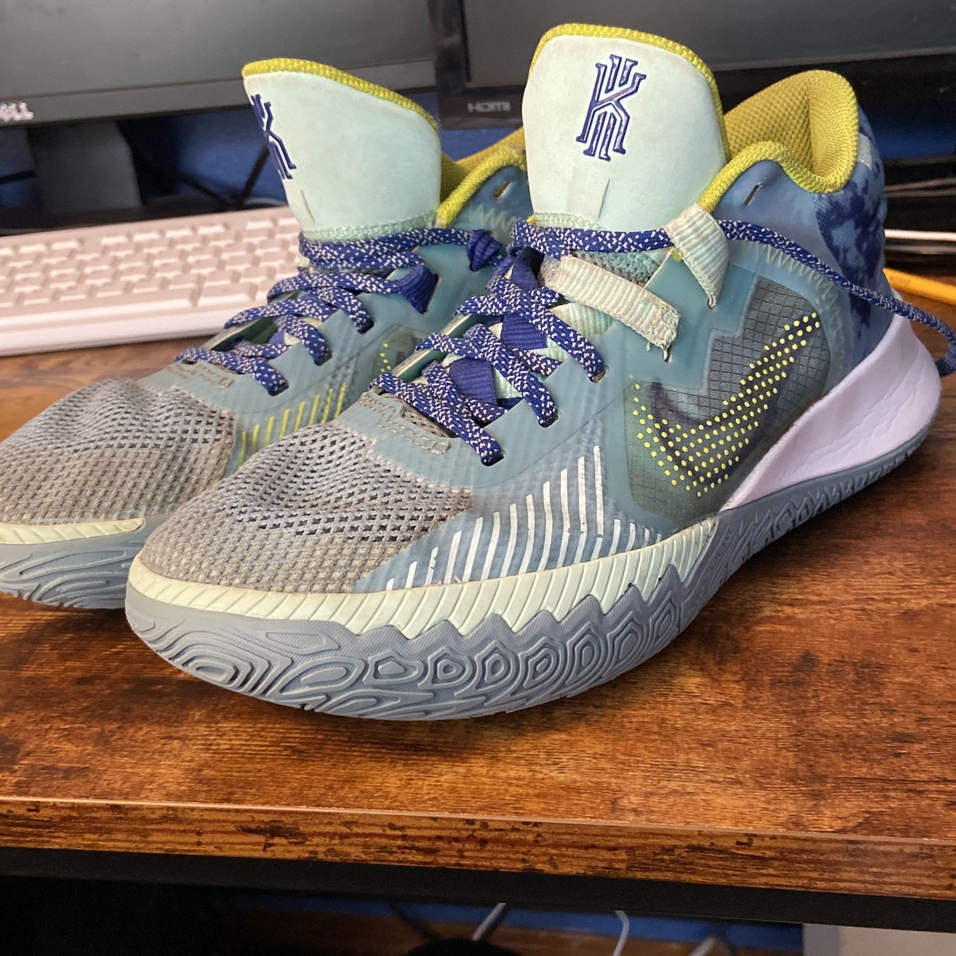 Used Nike Kyrie Flytrap 5 (Size 7.5)