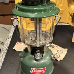 Vintage Coleman Yellow Clamshell Lantern Carrying/Storage Case w Lantern. Very nice condition 