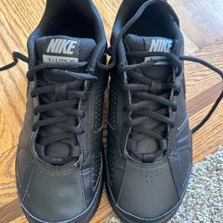 Nike womens size 7 T lite XL