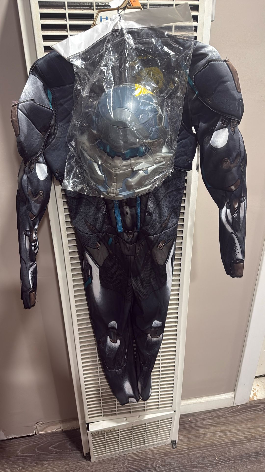 Halo Light Up Mask And Suit Costume , Size M (8) 