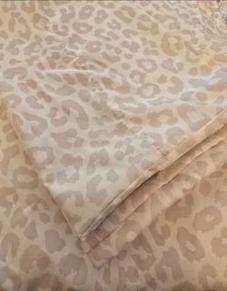 Queen size sheets and top sheet with 2 pillow cases