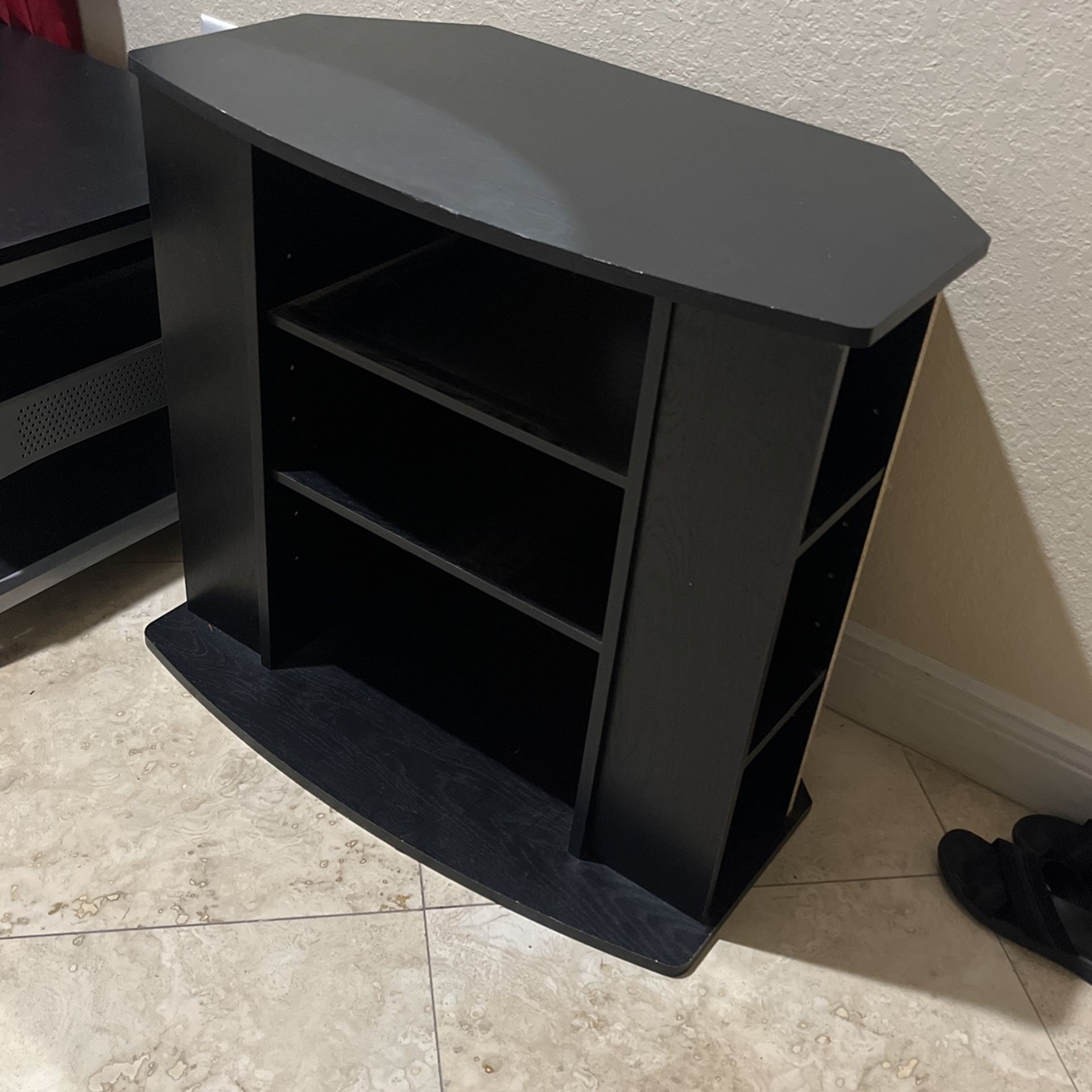 28 x 31 1/2 x 17 good condition