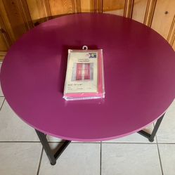 Round Living Room/Coffee Table w/ NEW Matching Curtains