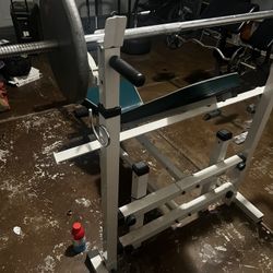 Bench Press With Leg Extension