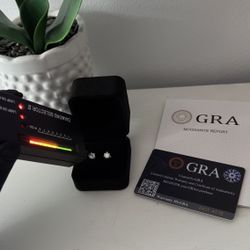 VVS1 MOISSANITE STUD EARRINGS 