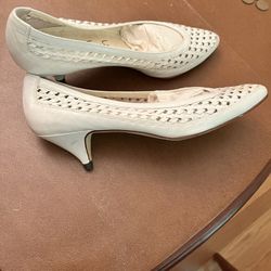Vintage White Size 5 Women’s Small Heels 