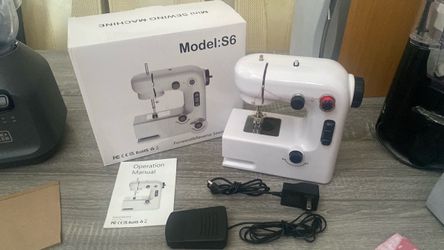 Mini sewing machine
