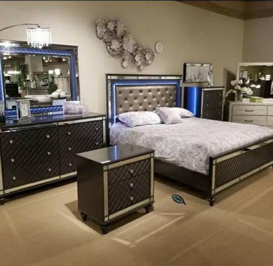🧚♀️..$39 Down Payment🧚♀️🧚♀️Refino Gray LED Panel Bedroom Set
by Crown Mark