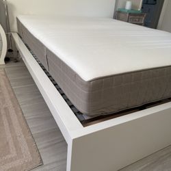 QUEEN BED SET MATTRESS AND FRAME 