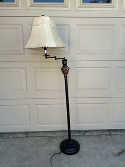 Adjustable two-pivot brown floor lamp 61 inches