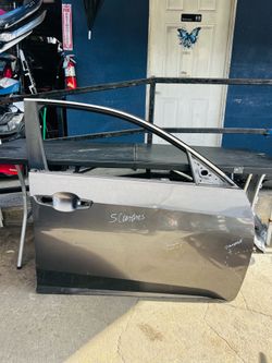 Honda civic 2016-2021 right passenger side front door Oem
