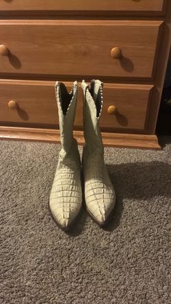 wild west winter white size 9