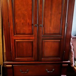 Good Quality Armoire 