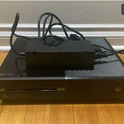First Gen Xbox One With 1  Controller 