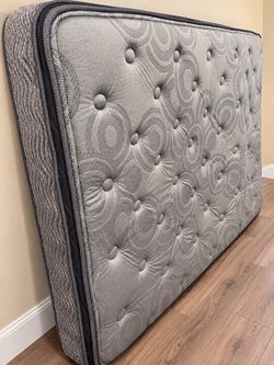 King Pillowtop mattress-Clean