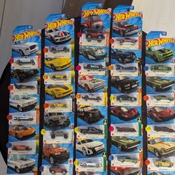 Hot Wheels !🔥28 cars $105.0. Or $4.0 Each.