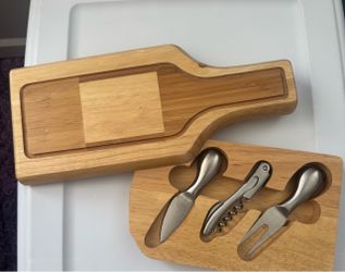 Wine Bottle Shaped Bamboo Cheese Board Set