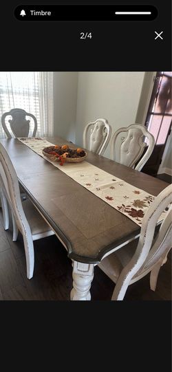 Dining table (chairs included)