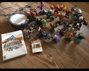 Wii Skylanders Giants game/ portal/ 21 figures