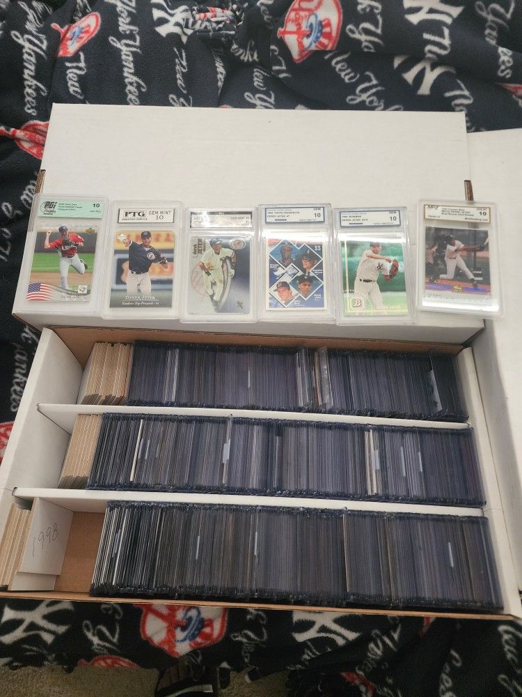 595 Different Derek Jeter Baseball Cards adding Tony Gwynn Auto ball with No COA