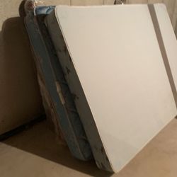 Queen mattress With Box Spring 