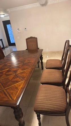 Dinning room table