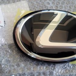 TOYOTA Genuine OEM LEXUS NX300 LS500 Rear Emblem 90(contact info removed)2
5.